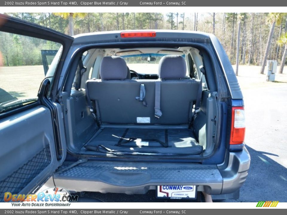 2002 Isuzu Rodeo Sport S Hard Top 4WD Trunk Photo #16