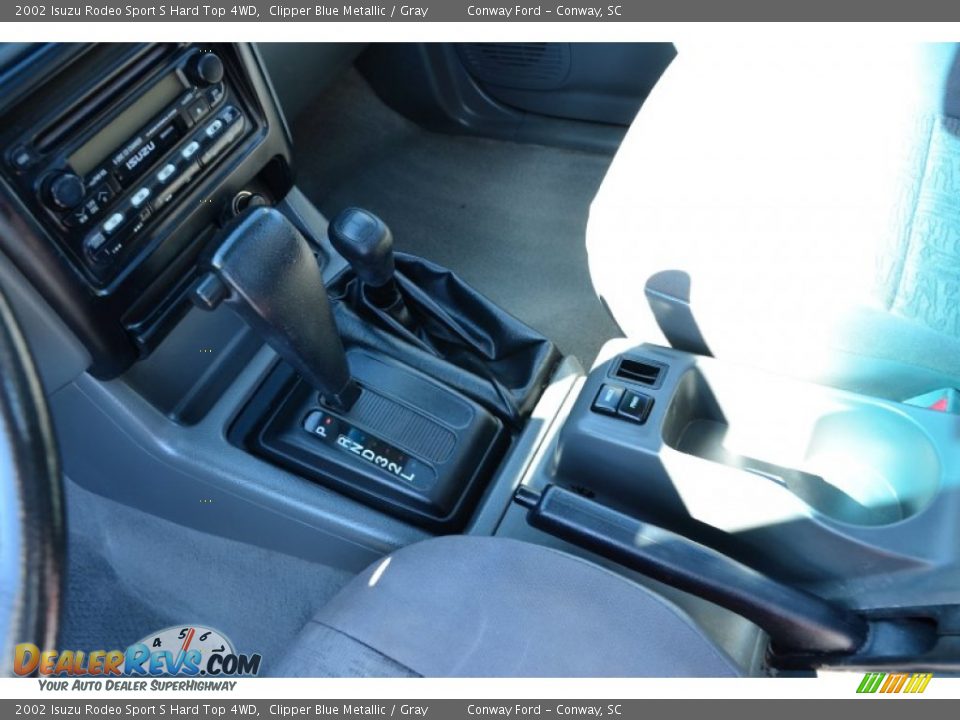 2002 Isuzu Rodeo Sport S Hard Top 4WD Shifter Photo #23