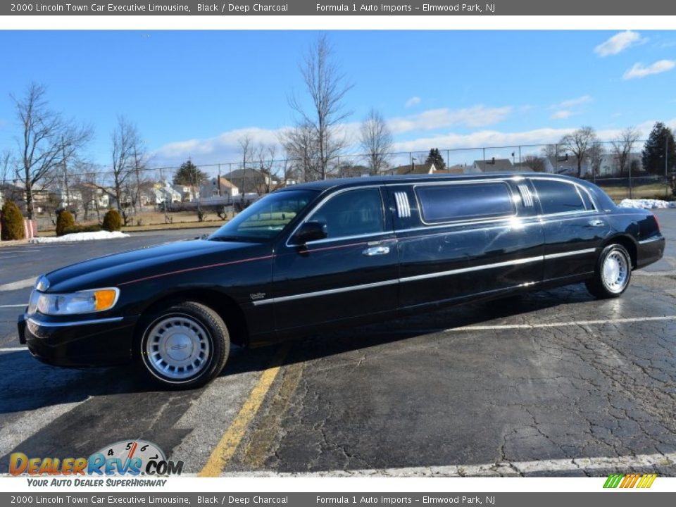 Front 3/4 View of 2000 Lincoln Town Car Executive Limousine Photo #2