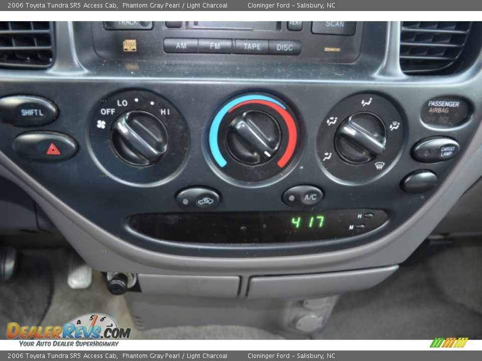 Controls of 2006 Toyota Tundra SR5 Access Cab Photo #26