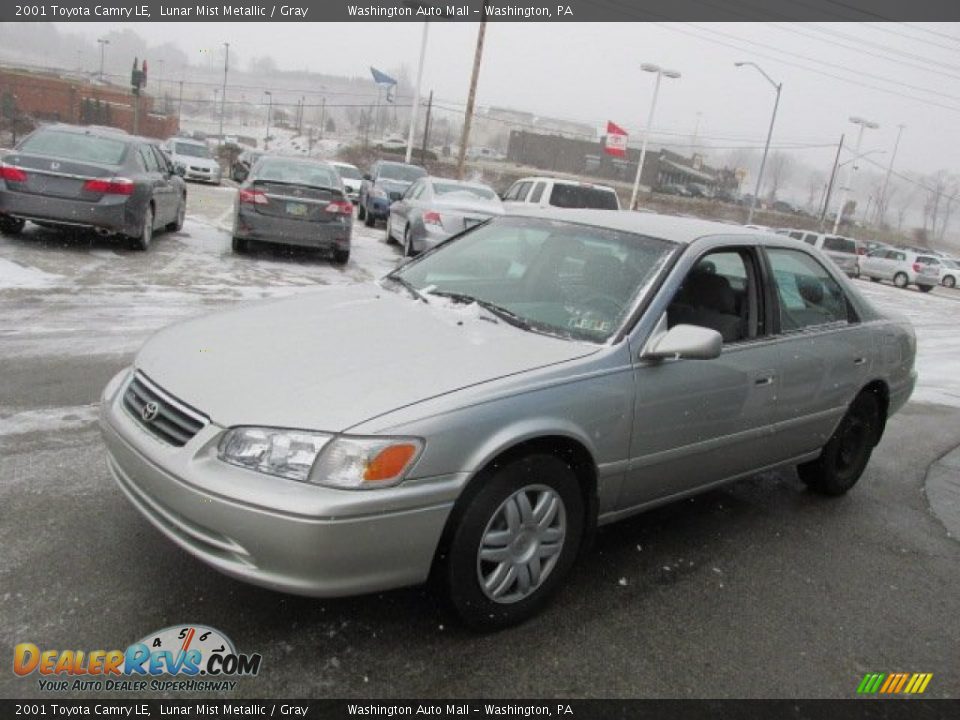 Front 3/4 View of 2001 Toyota Camry LE Photo #4