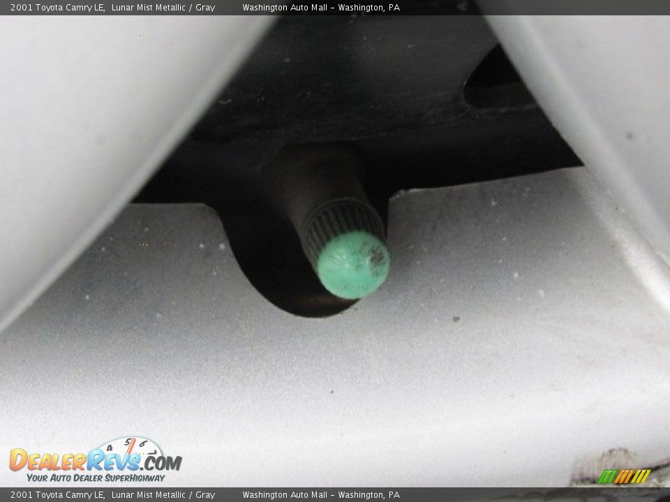2001 Toyota Camry LE Lunar Mist Metallic / Gray Photo #9