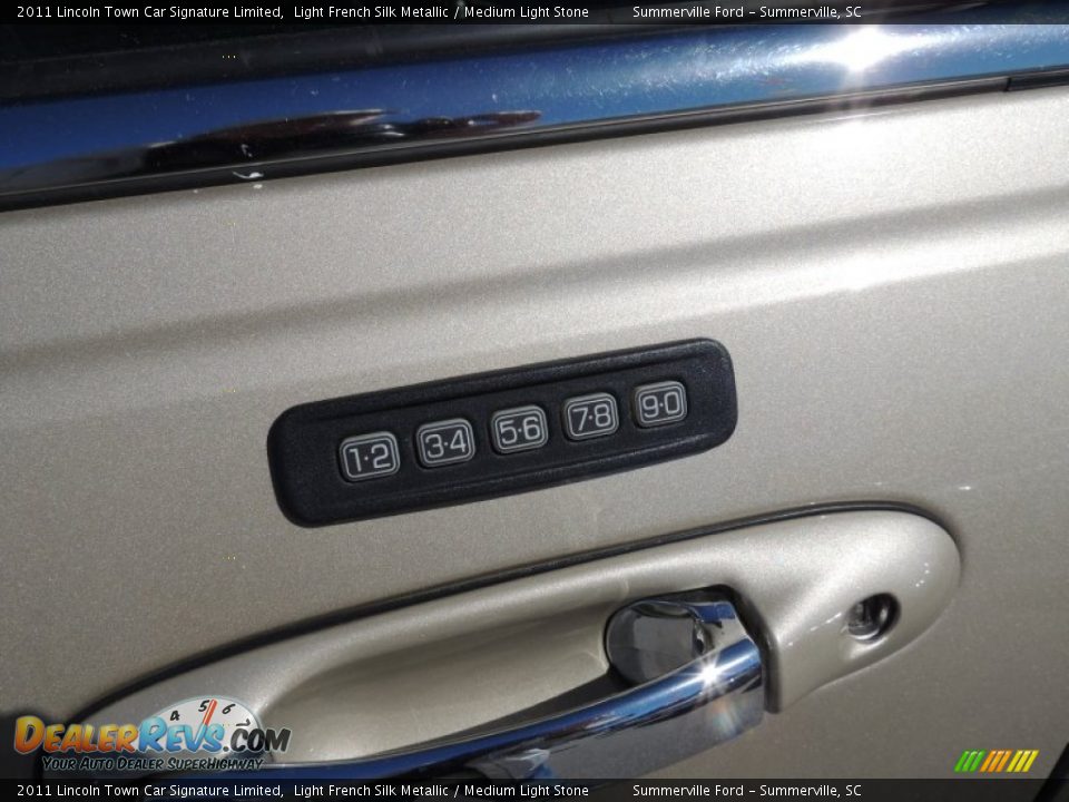 2011 Lincoln Town Car Signature Limited Light French Silk Metallic / Medium Light Stone Photo #3