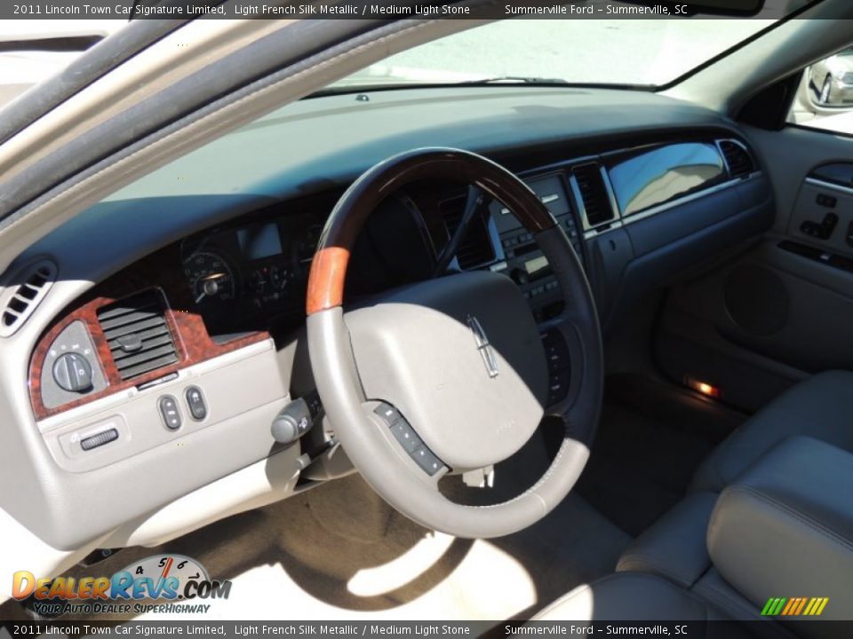 2011 Lincoln Town Car Signature Limited Light French Silk Metallic / Medium Light Stone Photo #4