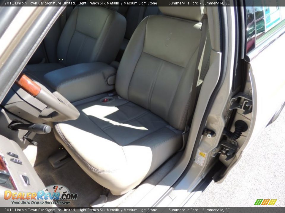 2011 Lincoln Town Car Signature Limited Light French Silk Metallic / Medium Light Stone Photo #5