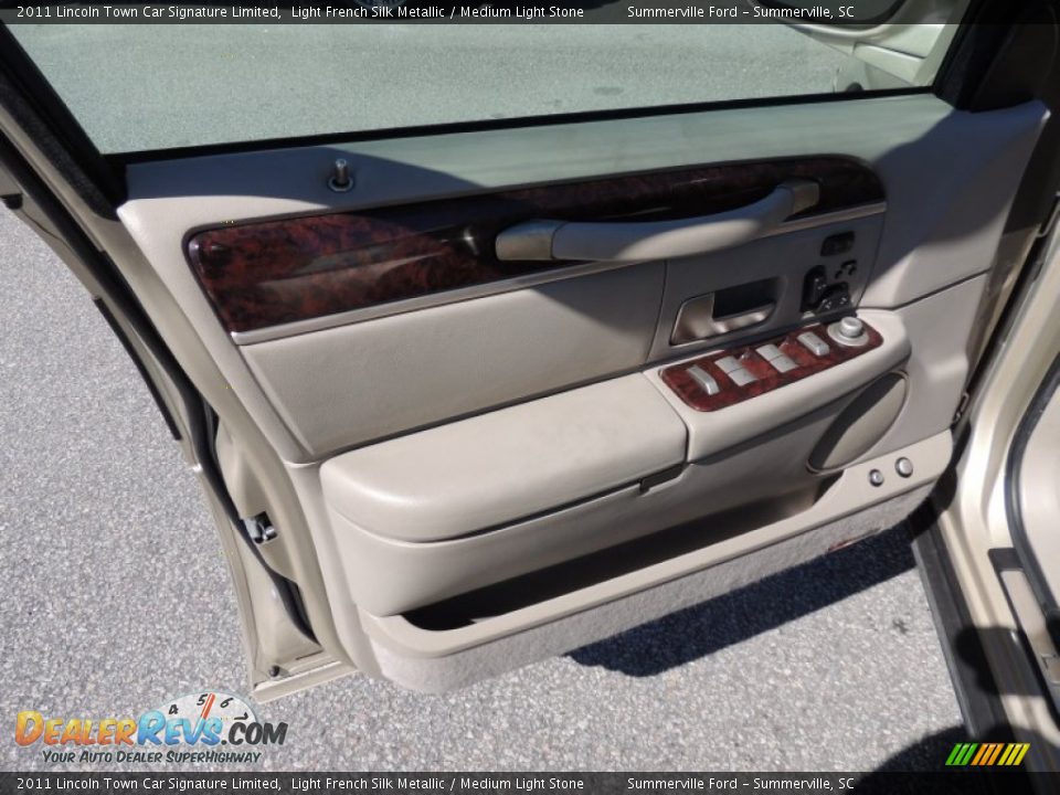 2011 Lincoln Town Car Signature Limited Light French Silk Metallic / Medium Light Stone Photo #6