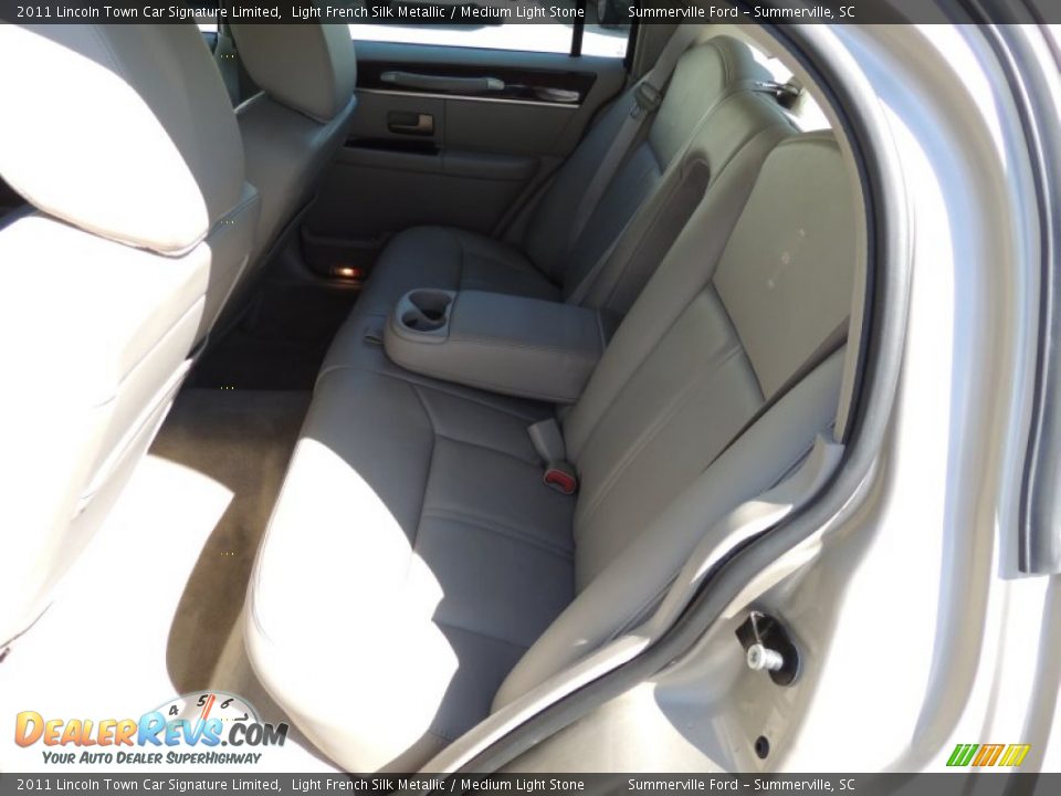 2011 Lincoln Town Car Signature Limited Light French Silk Metallic / Medium Light Stone Photo #7