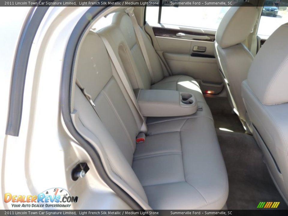 2011 Lincoln Town Car Signature Limited Light French Silk Metallic / Medium Light Stone Photo #11