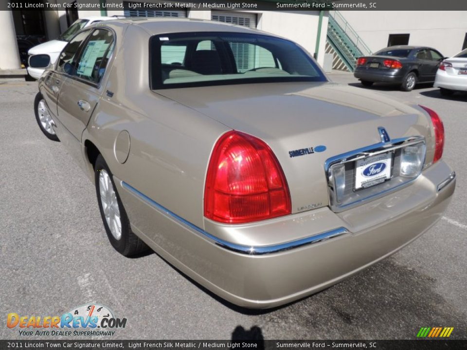 2011 Lincoln Town Car Signature Limited Light French Silk Metallic / Medium Light Stone Photo #16