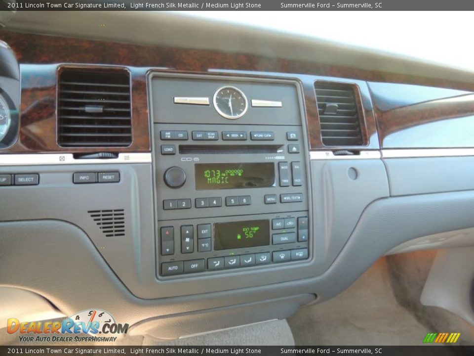 2011 Lincoln Town Car Signature Limited Light French Silk Metallic / Medium Light Stone Photo #20