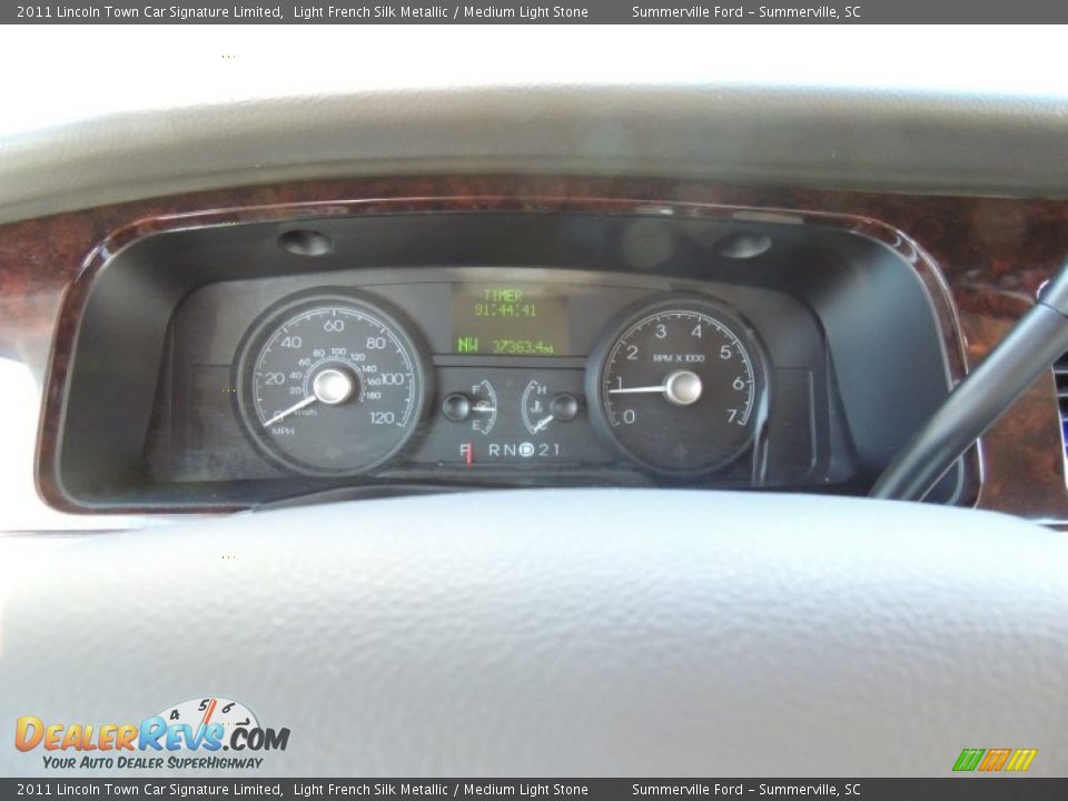 2011 Lincoln Town Car Signature Limited Light French Silk Metallic / Medium Light Stone Photo #22