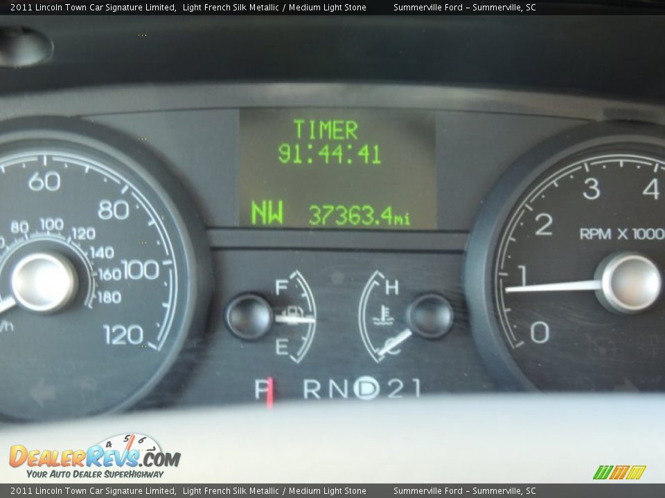 2011 Lincoln Town Car Signature Limited Light French Silk Metallic / Medium Light Stone Photo #23