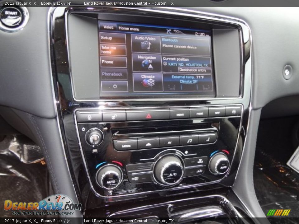 Controls of 2013 Jaguar XJ XJ Photo #17