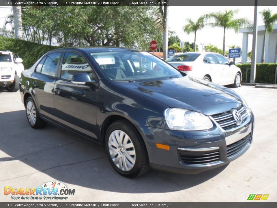 Front 3/4 View of 2010 Volkswagen Jetta S Sedan Photo #7
