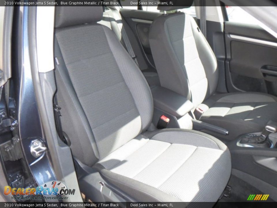 Front Seat of 2010 Volkswagen Jetta S Sedan Photo #10