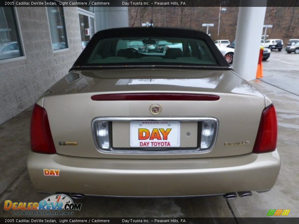 2005 Cadillac DeVille Sedan Light Cashmere / Cashmere Photo #3
