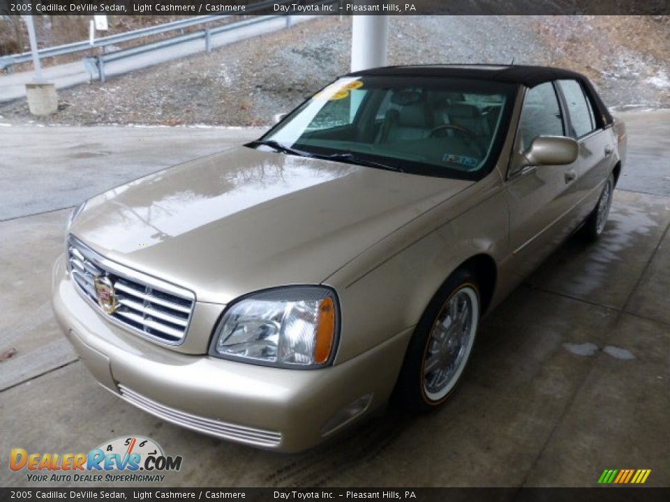 2005 Cadillac DeVille Sedan Light Cashmere / Cashmere Photo #5