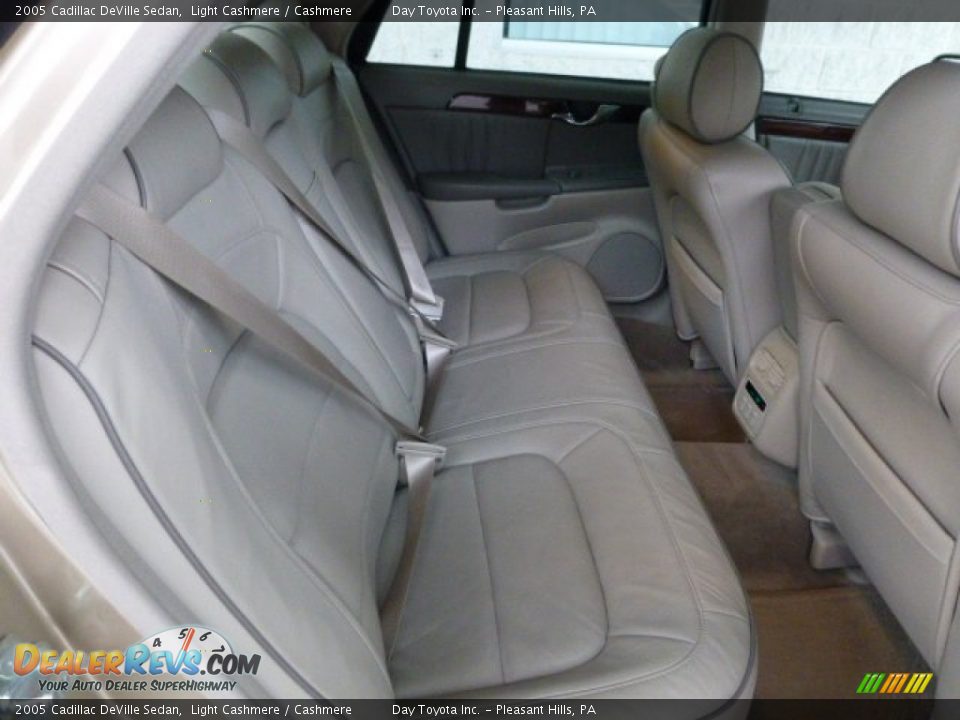 2005 Cadillac DeVille Sedan Light Cashmere / Cashmere Photo #11