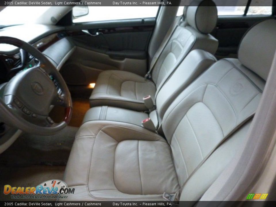 Front Seat of 2005 Cadillac DeVille Sedan Photo #12