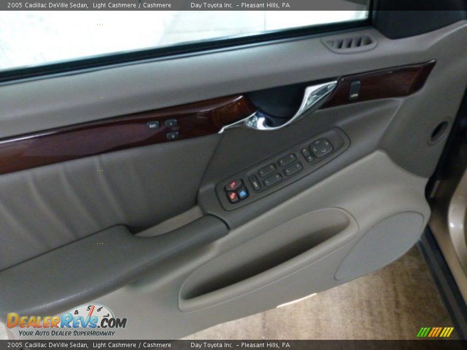 2005 Cadillac DeVille Sedan Light Cashmere / Cashmere Photo #15