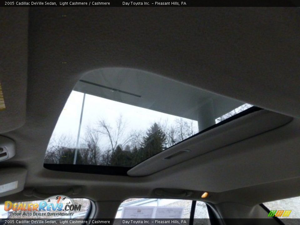 2005 Cadillac DeVille Sedan Light Cashmere / Cashmere Photo #16