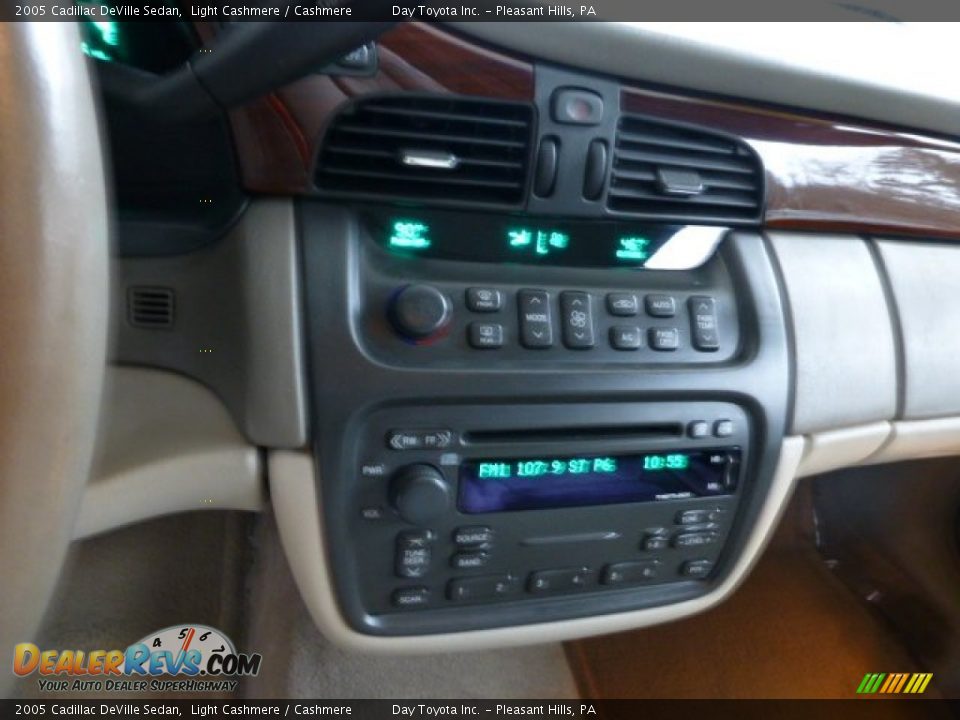 Controls of 2005 Cadillac DeVille Sedan Photo #18