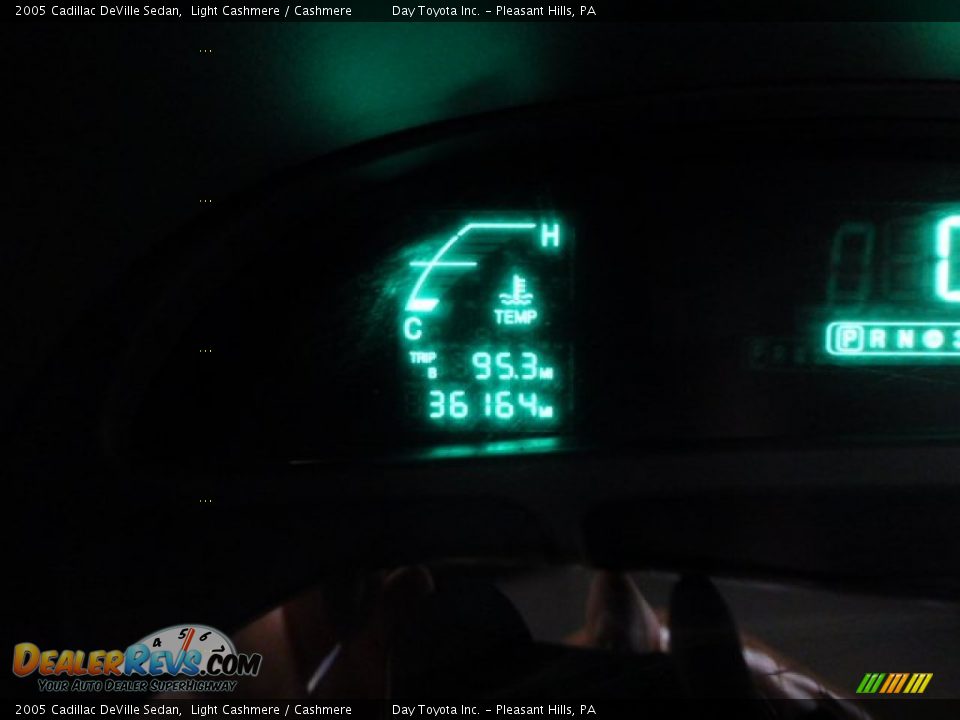 2005 Cadillac DeVille Sedan Light Cashmere / Cashmere Photo #19