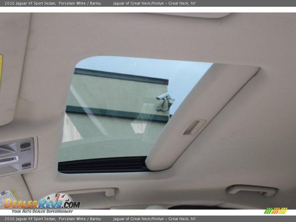 2010 Jaguar XF Sport Sedan Porcelain White / Barley Photo #28