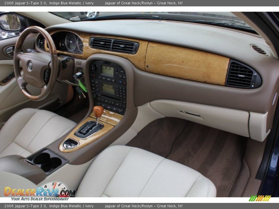 Dashboard of 2006 Jaguar S-Type 3.0 Photo #11