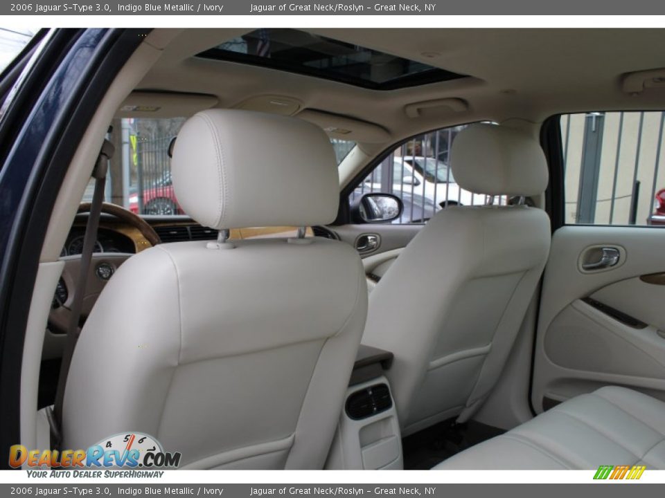 2006 Jaguar S-Type 3.0 Indigo Blue Metallic / Ivory Photo #17