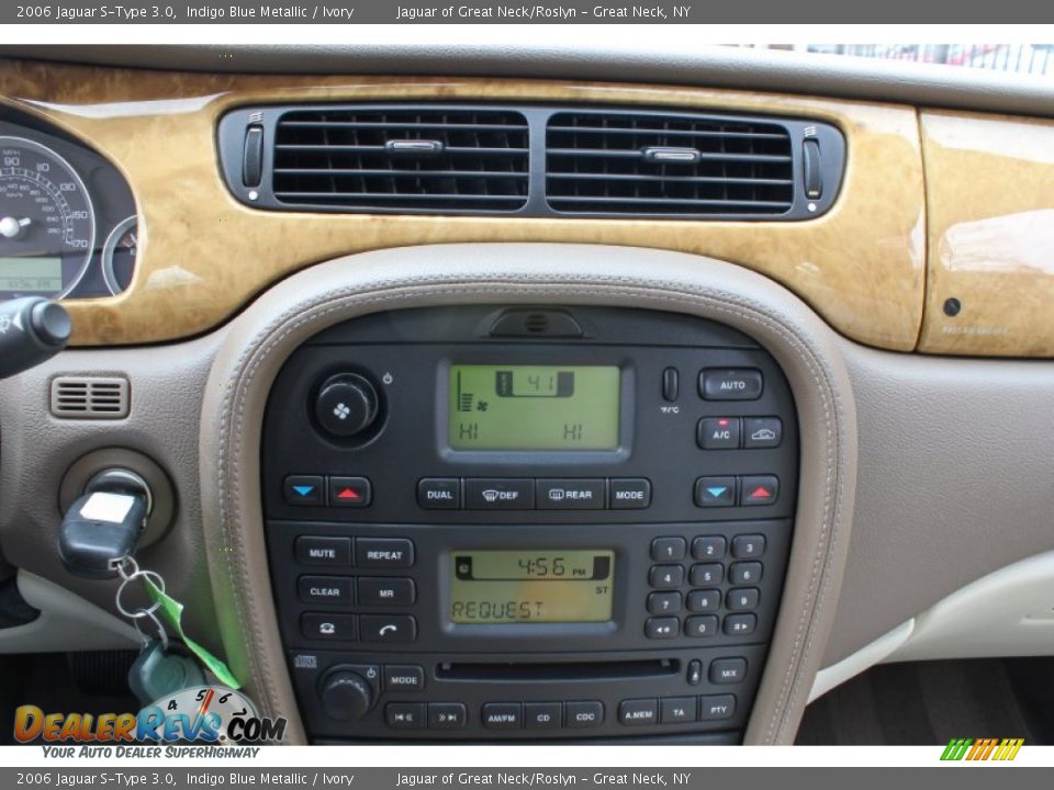 Controls of 2006 Jaguar S-Type 3.0 Photo #20