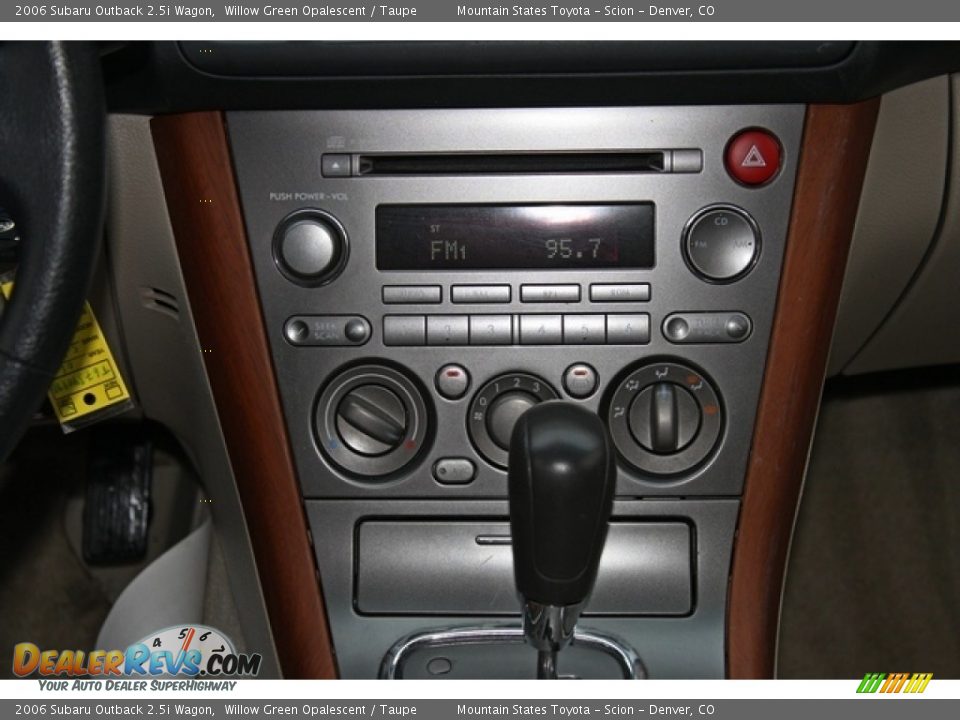 2006 Subaru Outback 2.5i Wagon Willow Green Opalescent / Taupe Photo #13