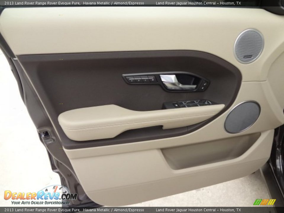 Door Panel of 2013 Land Rover Range Rover Evoque Pure Photo #16