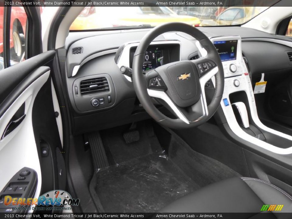 Dashboard of 2013 Chevrolet Volt  Photo #5