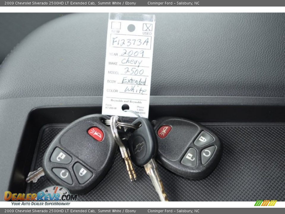 2009 Chevrolet Silverado 2500HD LT Extended Cab Summit White / Ebony Photo #35