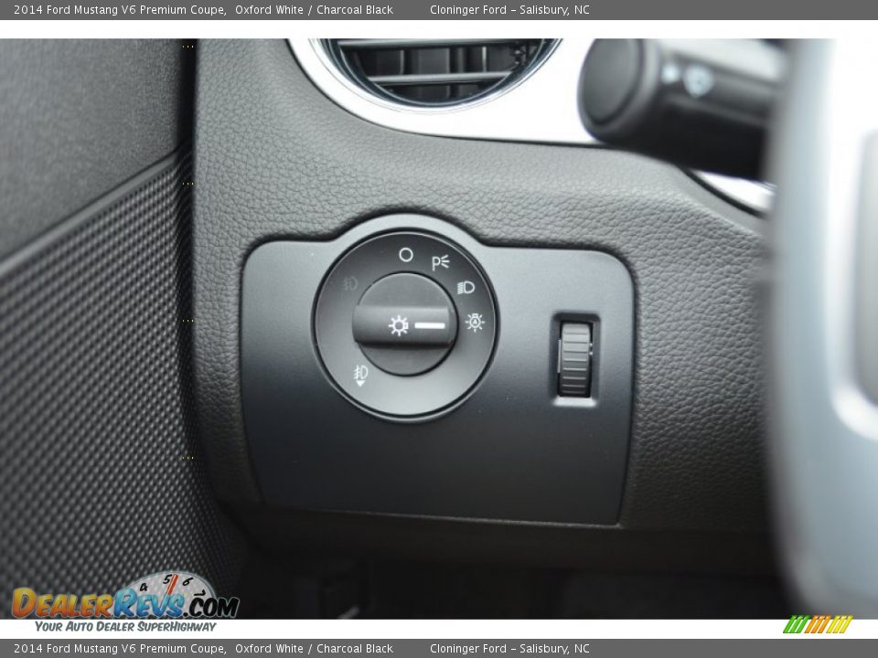 Controls of 2014 Ford Mustang V6 Premium Coupe Photo #19