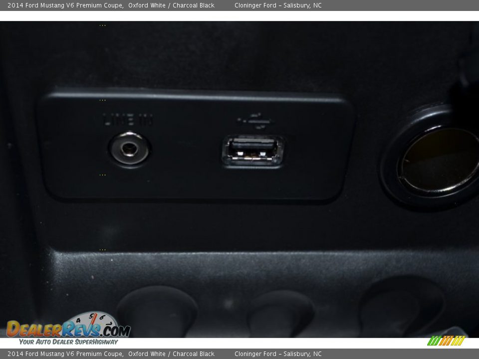Controls of 2014 Ford Mustang V6 Premium Coupe Photo #29