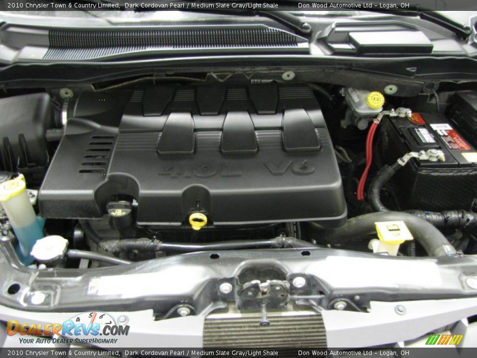 2010 Chrysler Town & Country Limited Dark Cordovan Pearl / Medium Slate Gray/Light Shale Photo #9