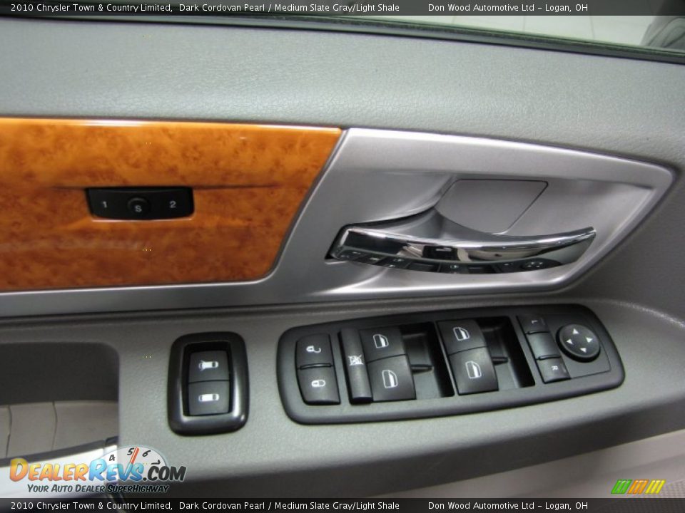 2010 Chrysler Town & Country Limited Dark Cordovan Pearl / Medium Slate Gray/Light Shale Photo #17