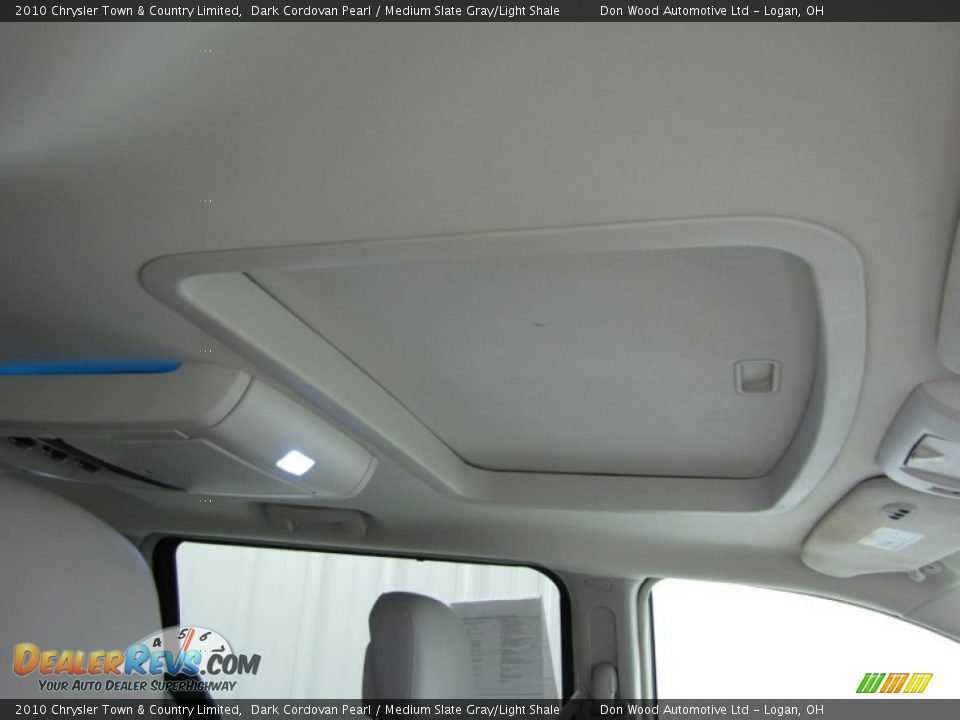 2010 Chrysler Town & Country Limited Dark Cordovan Pearl / Medium Slate Gray/Light Shale Photo #31