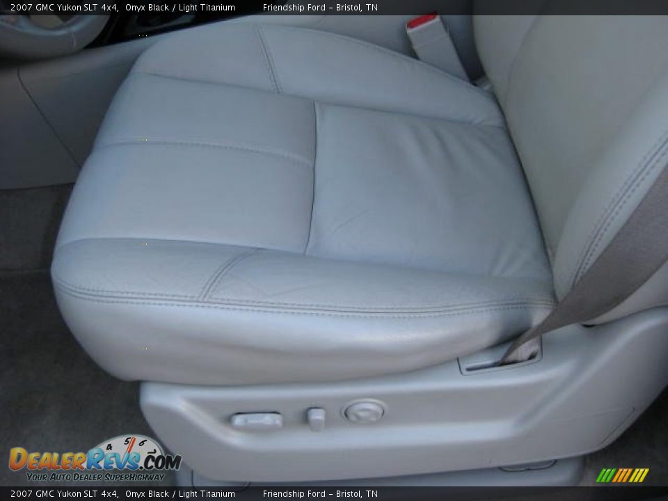 2007 GMC Yukon SLT 4x4 Onyx Black / Light Titanium Photo #12
