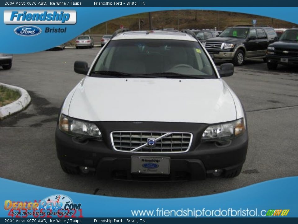 2004 Volvo XC70 AWD Ice White / Taupe Photo #4