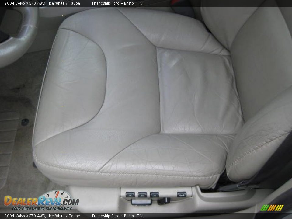 2004 Volvo XC70 AWD Ice White / Taupe Photo #13