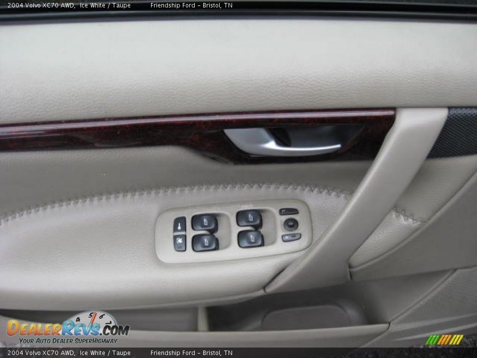2004 Volvo XC70 AWD Ice White / Taupe Photo #14