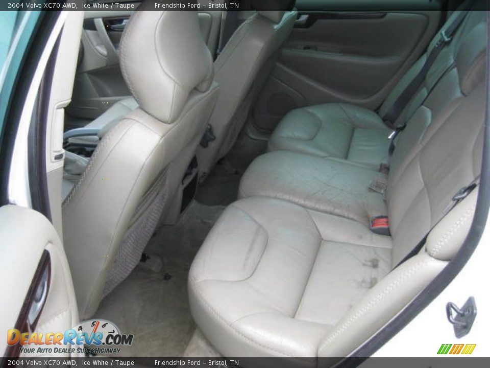 2004 Volvo XC70 AWD Ice White / Taupe Photo #15