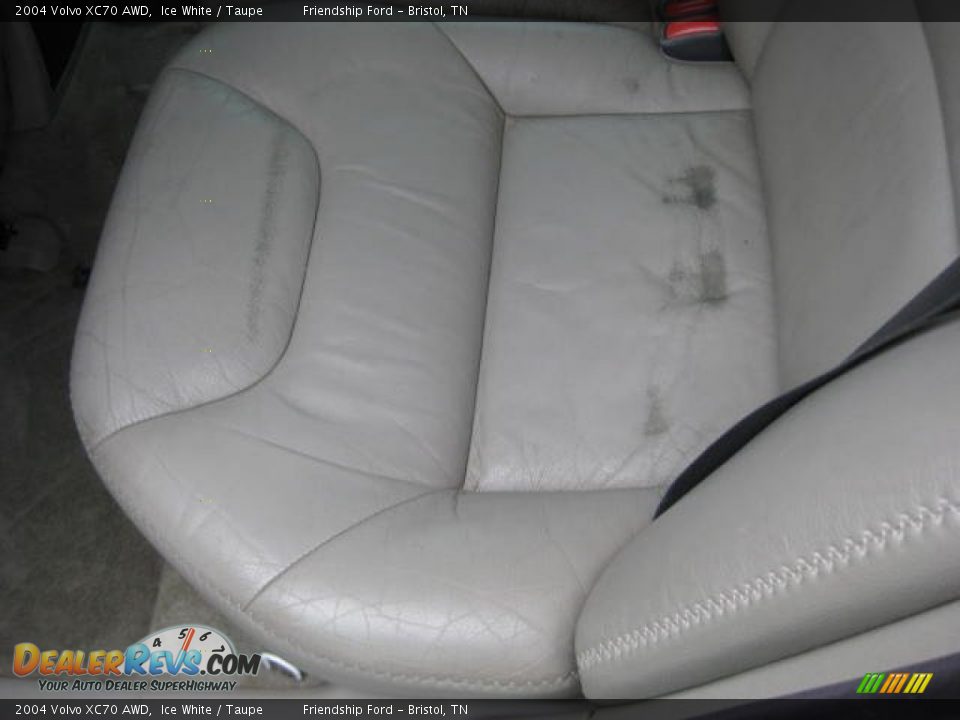 2004 Volvo XC70 AWD Ice White / Taupe Photo #16