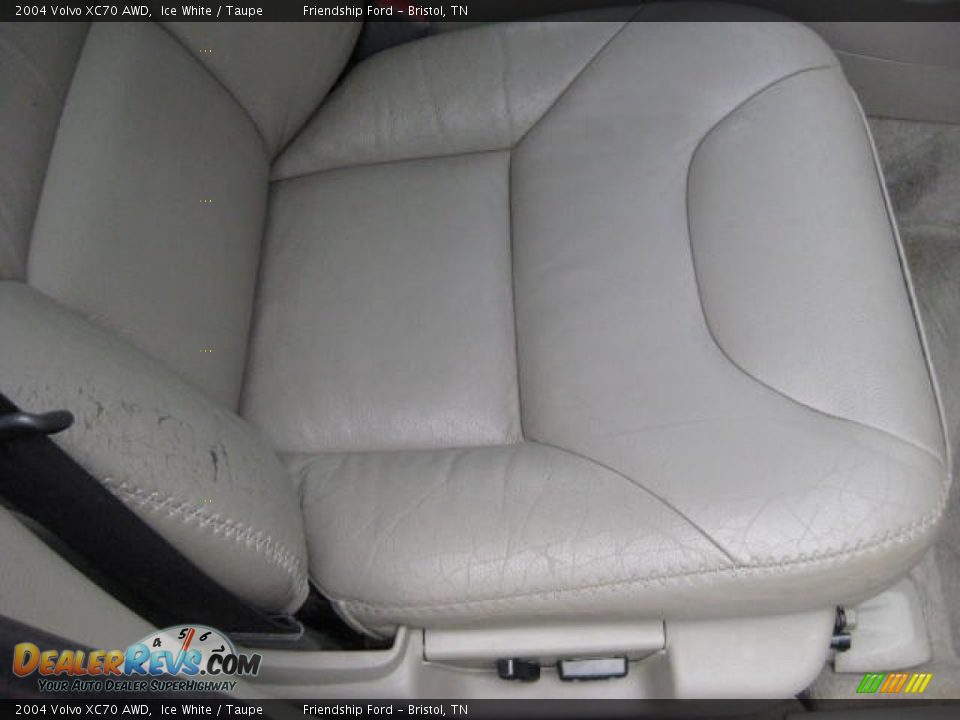 2004 Volvo XC70 AWD Ice White / Taupe Photo #19