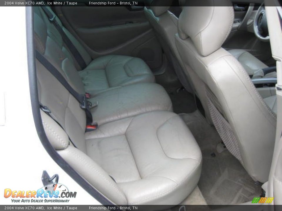 2004 Volvo XC70 AWD Ice White / Taupe Photo #21