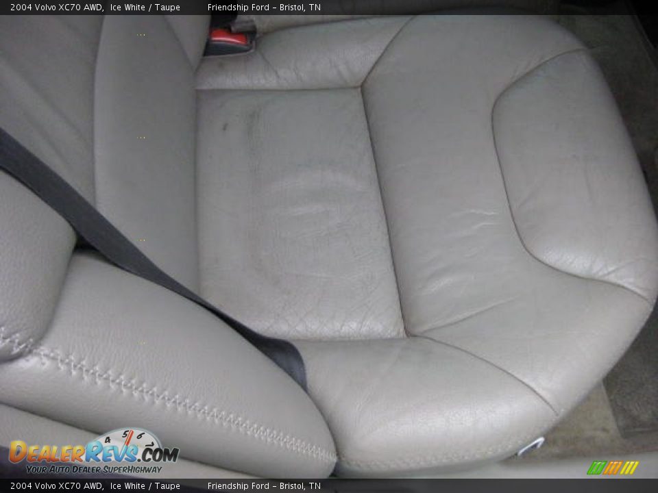 2004 Volvo XC70 AWD Ice White / Taupe Photo #22