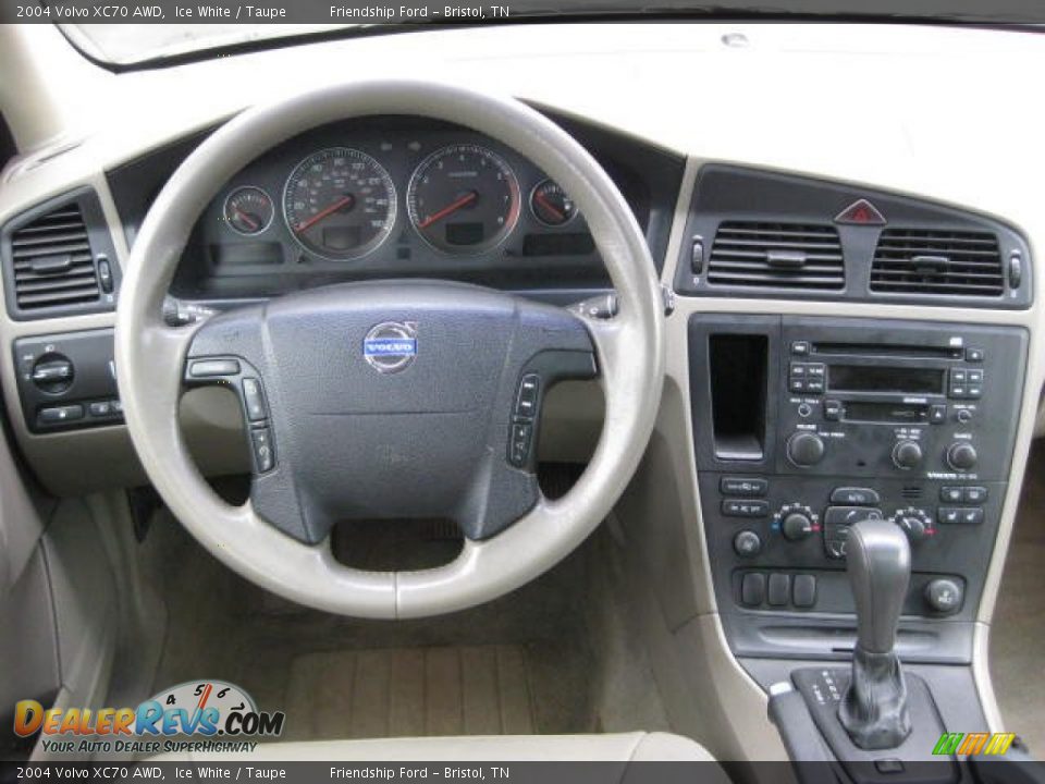2004 Volvo XC70 AWD Ice White / Taupe Photo #24
